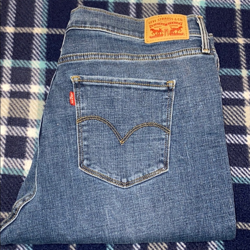 311 Shaping Skinny Jeans